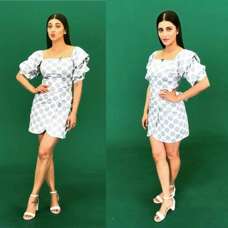 Shruti Haasan feet photo thumbnail