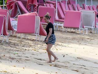Hayden Panettiere feet photo thumbnail