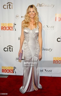 Denise Richards feet photo thumbnail