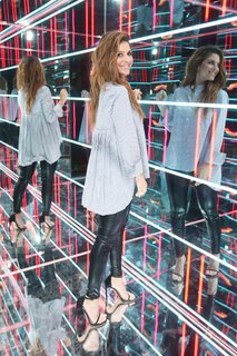 Maria Menounos feet photo thumbnail