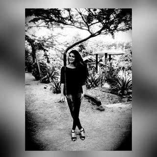 Priya Prakash Varrier feet photo 1