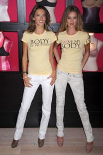 Rosie Huntington-Whiteley feet photo thumbnail