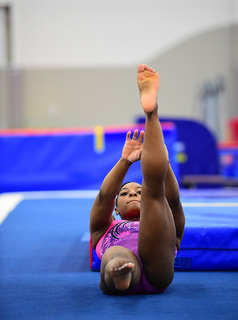 Simone Biles feet photo thumbnail