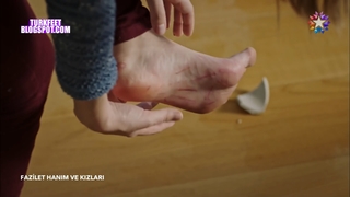 Afra Saraçoglu feet photo 3