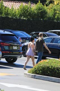 Ariel Winter feet photo thumbnail