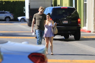 Ariel Winter feet photo thumbnail