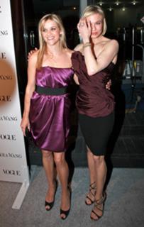 Reese Witherspoon feet photo thumbnail