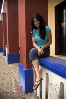 Maite Perroni feet photo thumbnail