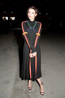 Anya Taylor-Joy feet photo thumbnail
