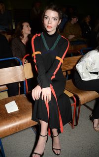 Anya Taylor-Joy feet photo thumbnail