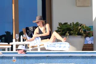 Molly Sims feet photo thumbnail
