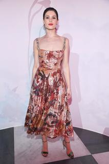 Gemma Arterton feet photo thumbnail