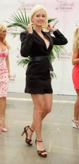 Holly Madison feet photo thumbnail