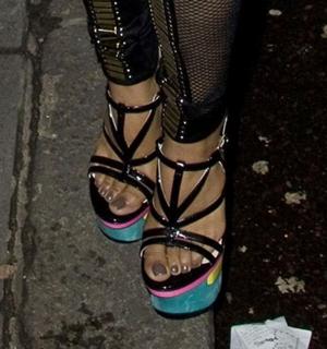 Nicki Minaj feet photo thumbnail