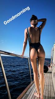 Sara Sampaio feet photo thumbnail
