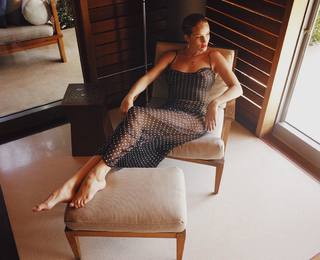 Rosie Huntington-Whiteley feet photo thumbnail