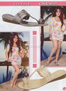 Dulce María feet photo thumbnail
