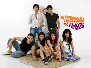 Dulce María feet photo thumbnail