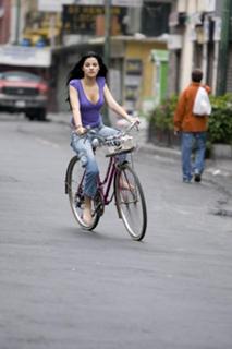 Maite Perroni feet photo thumbnail