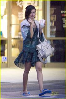 Ashley Tisdale feet photo thumbnail