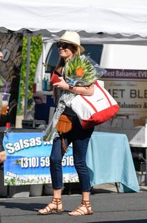 Cat Deeley feet photo thumbnail