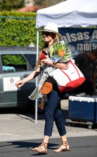Cat Deeley feet photo thumbnail