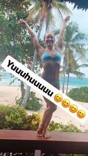 Kino MacGregor feet photo thumbnail