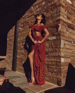 Shay Mitchell feet photo thumbnail