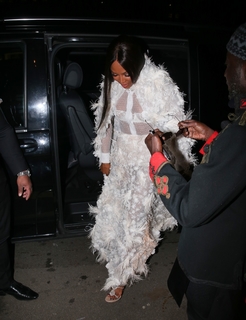 Naomi Campbell feet photo thumbnail