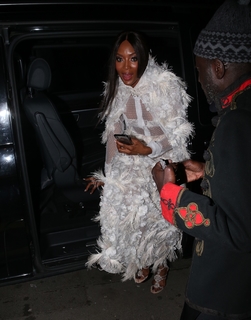 Naomi Campbell feet photo thumbnail