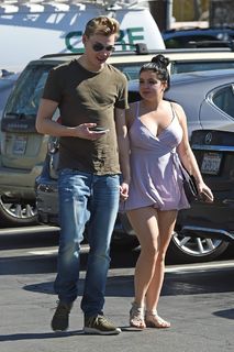 Ariel Winter feet photo thumbnail