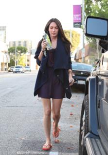 Megan Fox feet photo thumbnail
