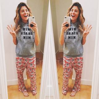 Grace Helbig feet photo thumbnail