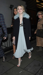 Dakota Fanning feet photo thumbnail