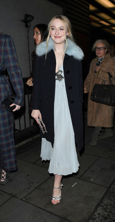 Dakota Fanning feet photo thumbnail