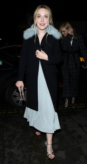 Dakota Fanning feet photo thumbnail