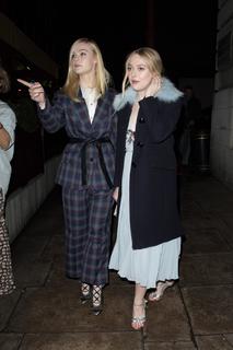 Dakota Fanning feet photo thumbnail