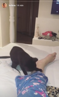 Kéfera Buchmann feet photo thumbnail