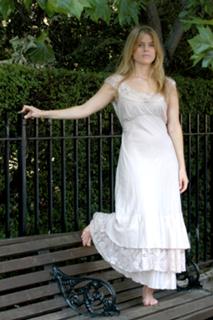 Alice Eve feet photo thumbnail