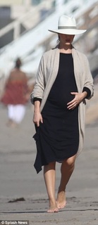 Rosie Huntington-Whiteley feet photo thumbnail