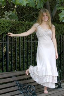 Alice Eve feet photo thumbnail