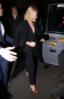 Naomi Watts feet photo thumbnail