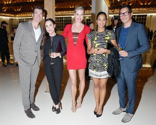 Rebecca Romijn feet photo thumbnail