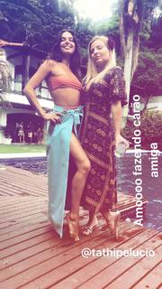 Isis Valverde feet photo thumbnail