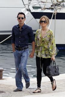 Jennifer Lopez feet photo thumbnail