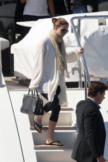 Jennifer Lopez feet photo thumbnail