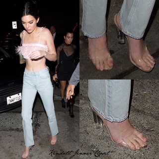 Kendall Jenner feet photo thumbnail