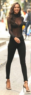 Lais Ribeiro feet photo thumbnail