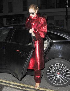 Doutzen Kroes feet photo thumbnail