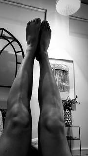 Ellie Goulding feet photo thumbnail
